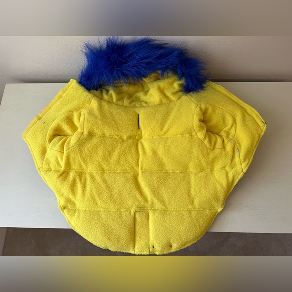 Quilted Coat with lots of thickness for warmth and fur trimmed hood. - Picture 5 of 8